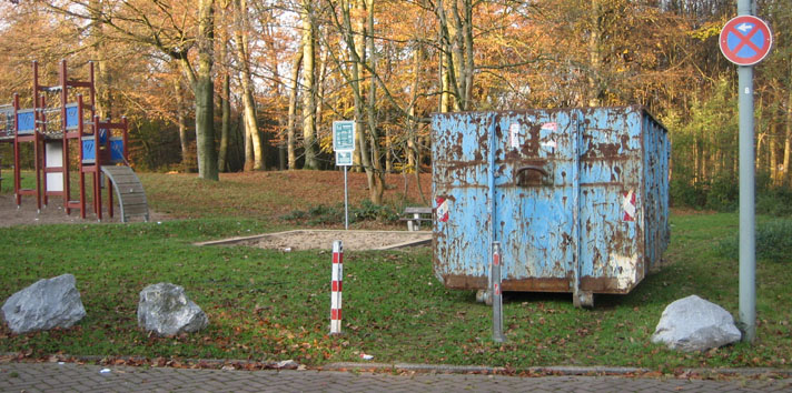 Container am Spielplatz Immermannstr. Container am Spielplatz Immermannstr.