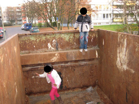 Container am Spielplatz Immermannstr. Container am Spielplatz Immermannstr.